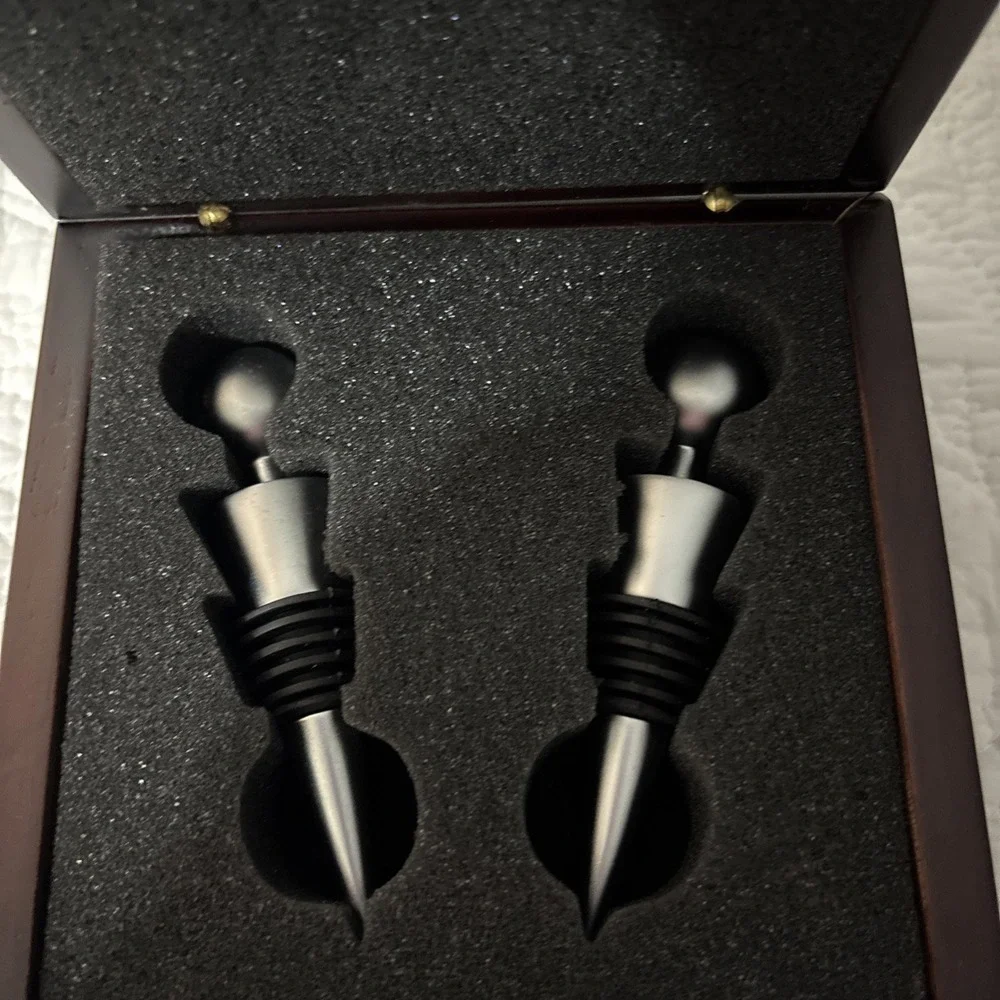Wine Stopper Set With Two Wine Stopper  In A‎ Decorative Artistic  Box. Open Box